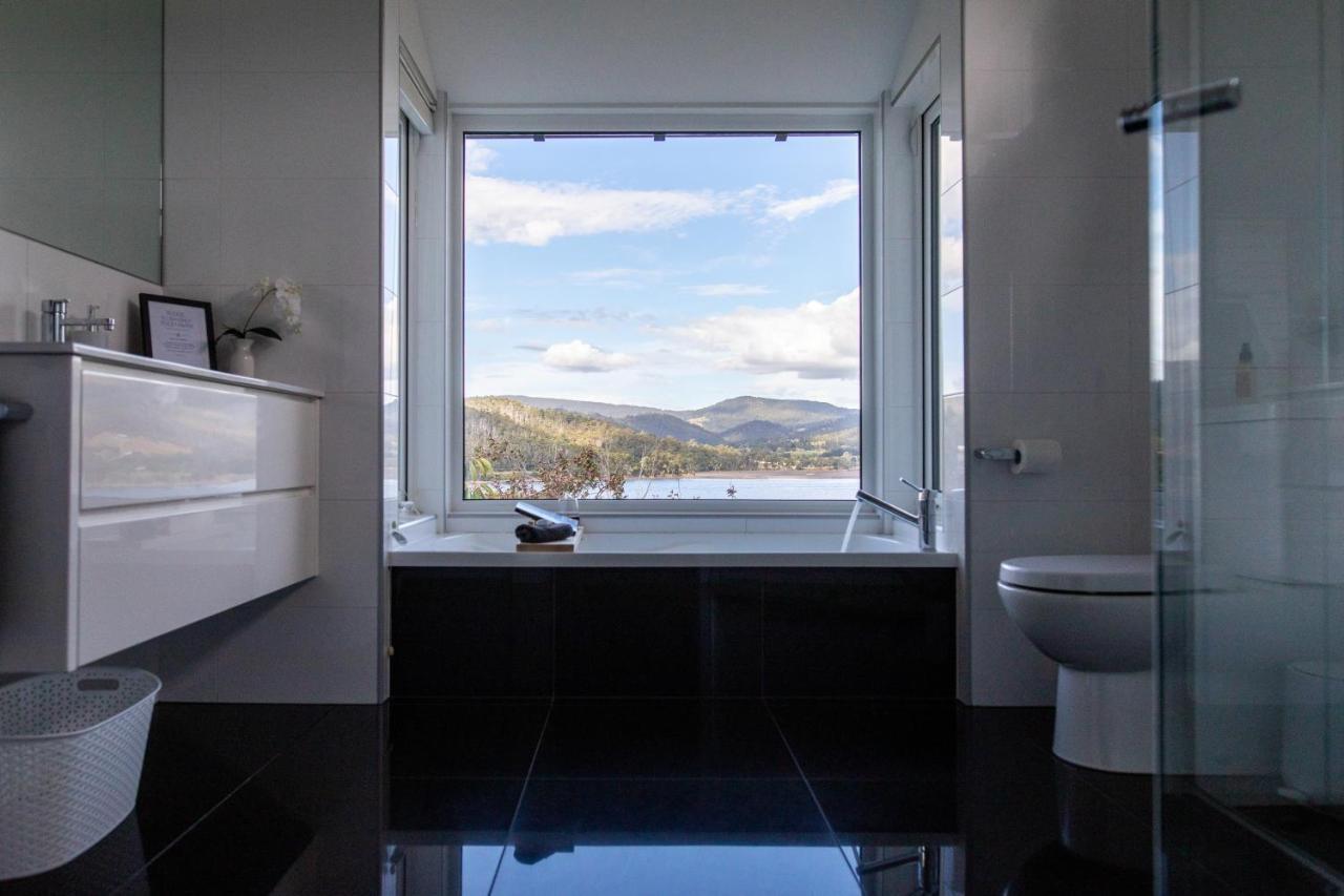 Woodland Bay Retreat-Hot Tub,Sauna And Bayview Hamptons Retreat Lymington エクステリア 写真